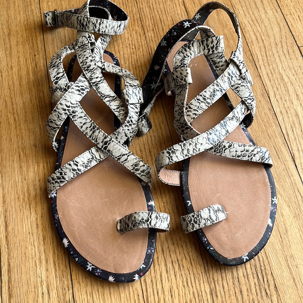 Cabi python wrap sandal size 7 like new